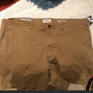 Men’s khaki shorts